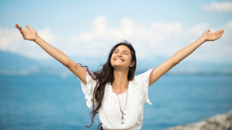 Gratitude Amplified: Elevating Your Midlife Experience through Thankfulness