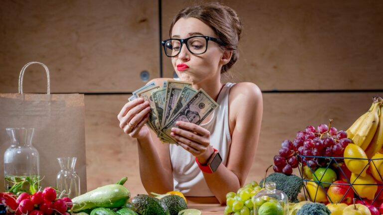 Cash Control: 5 Budget Hacks for Real Women